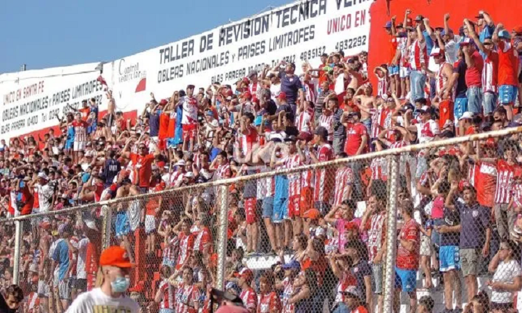 Los hinchas de Unión solidaria con Corrientes