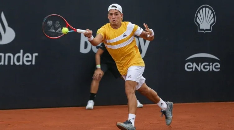 Báez clasificó a los octavos de final del ATP 250 de Santiago