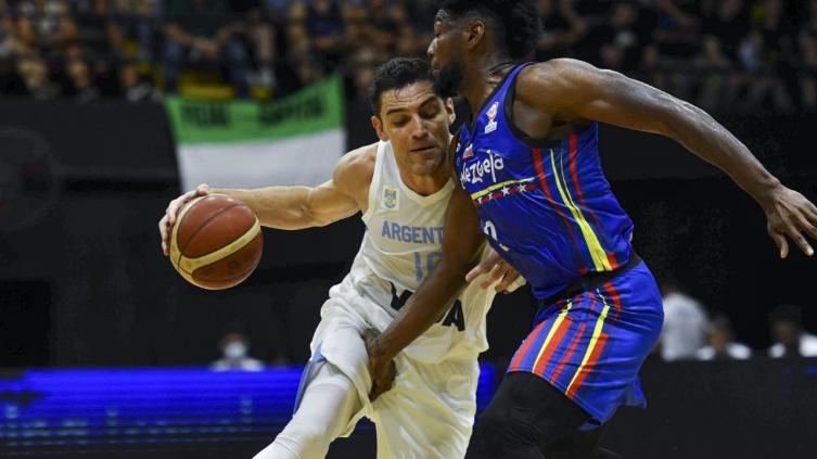 Argentina cayó ante Venezuela en su camino al Mundial de básquet