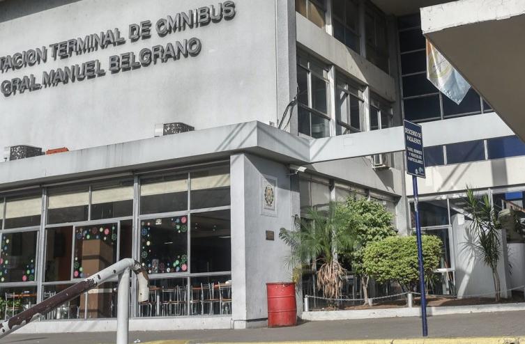 Apuñalan a un hombre frente a la terminal de ómnibus