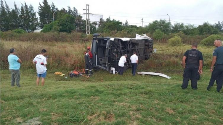 Volcó un colectivo y hay una herida grave