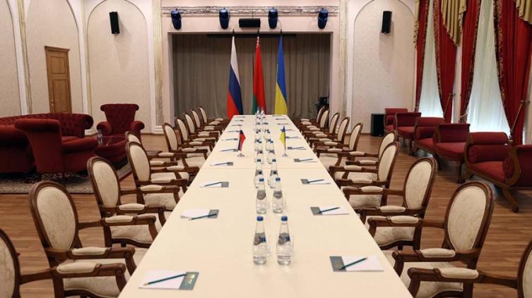 Ucrania exige un alto el fuego y Rusia pide conversar 