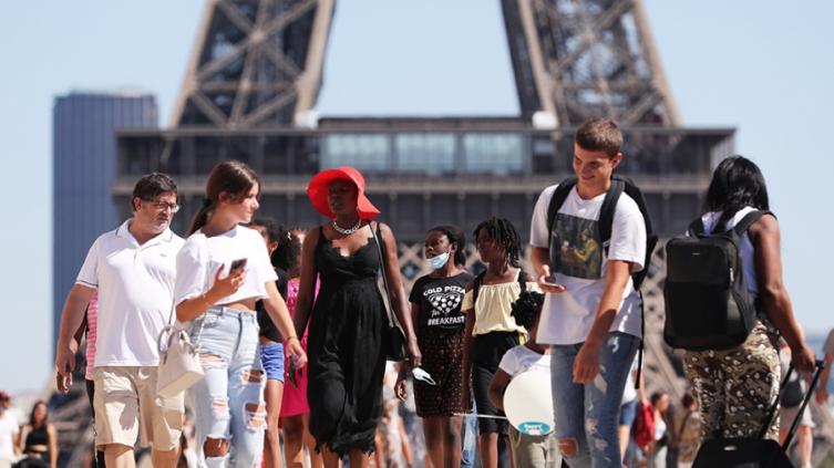 Francia anunció la suspensión del pase de vacunación anticovid