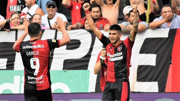 Un Newell's sin brillo pero muy efectivo goleó a Atlético Tucumán