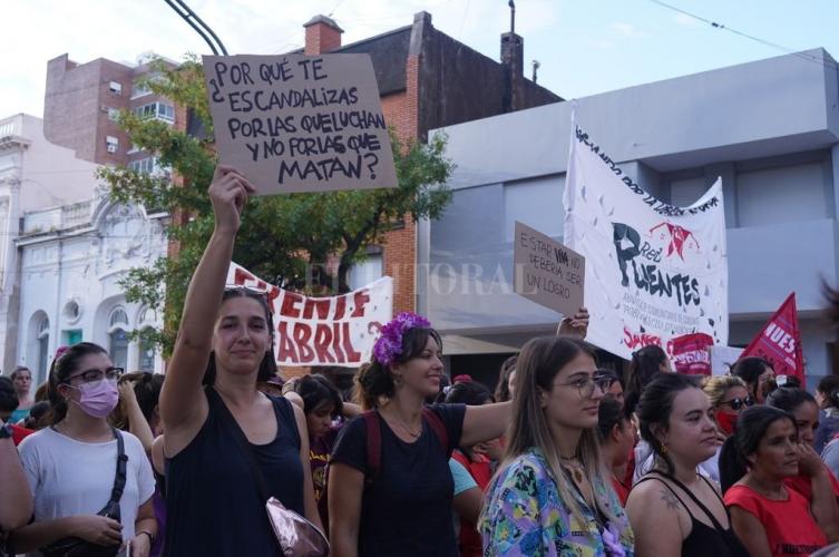 Las mujeres de Santa Fe marcharon por las calles 