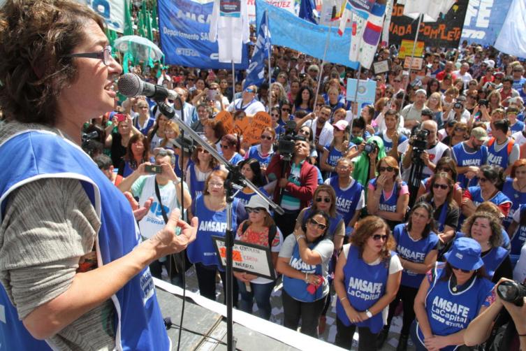Docentes se concentraron en el Ministerio de Educación
