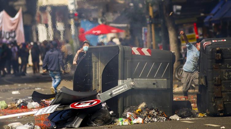 Graves incidentes frente al Congreso mientras se debatía el acuerdo con el FMI