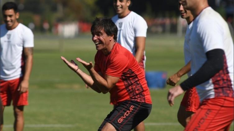 Sanguinetti tiene a dos tocados, pero llegarían sin problemas al clásico