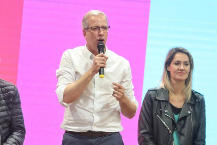 “Esto evita el default pero no soluciona los problemas de fondo que tiene el país”