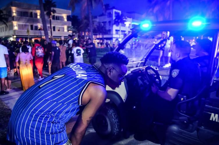 Declaran el toque de queda en Miami Beach tras un fin de semana violento