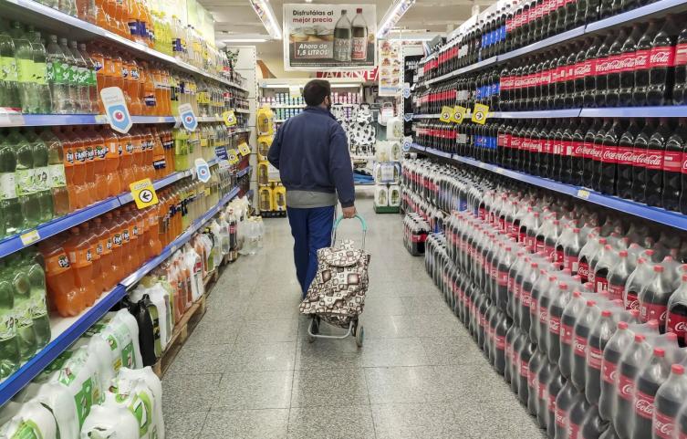 El Gobierno acordó con supermercados retrotraer los precios al 10 de marzo
