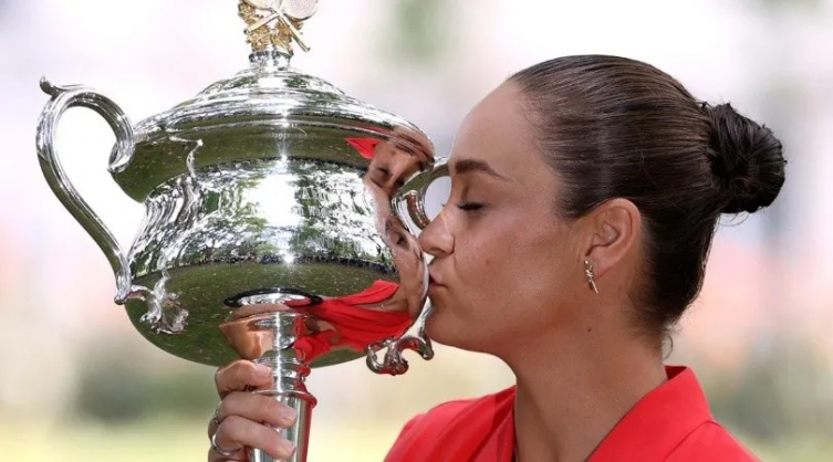 Se retiró la número 1 del mundo del tenis, a los 25 años