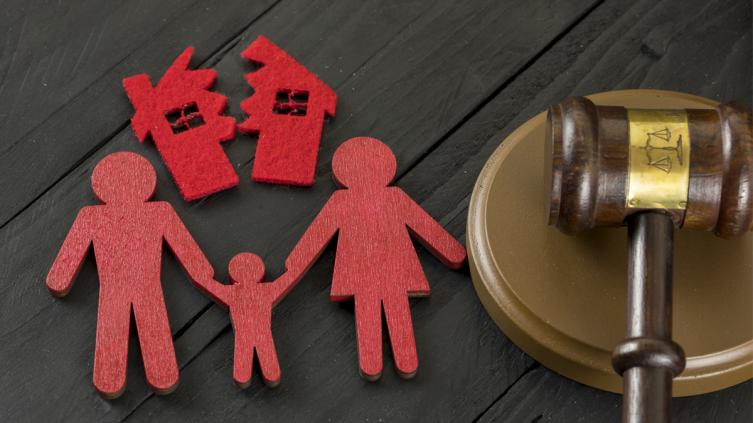 Una madre denuncia irregularidades en el proceso de tenencia y guarda de su hijo