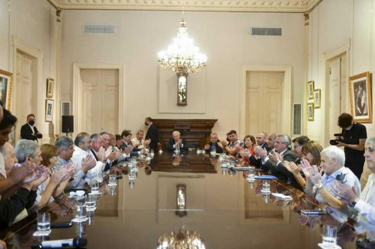 El Gobierno oficializó la suba del salario mínimo