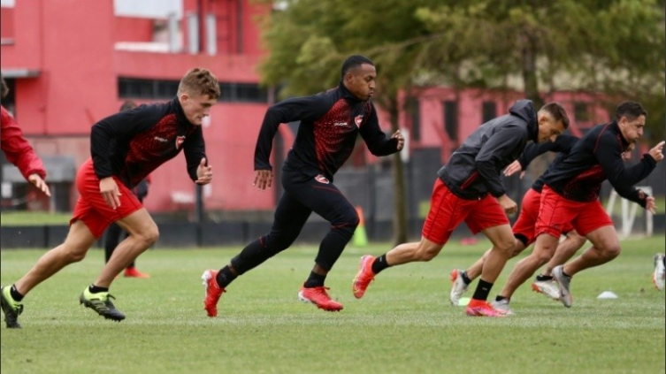 Sanguinetti obligado a hacer tres cambios en Newell's 