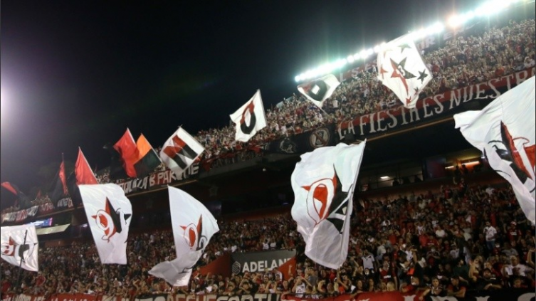 Sanguinetti arma el equipo y los hinchas de Newell's su fiesta