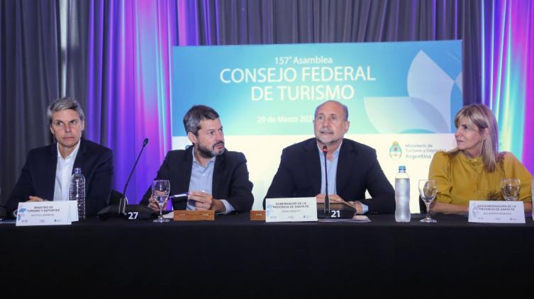 Perotti y Lammens firmaron un convenio para potenciar el turismo social 