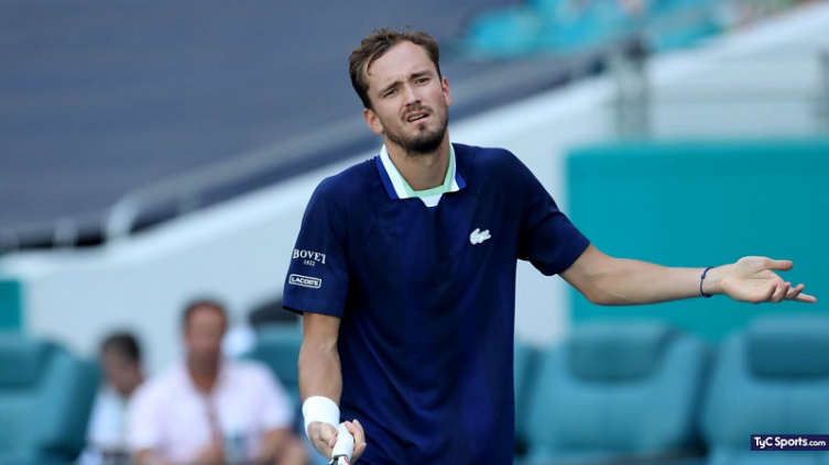 Daniil Medvedev está en duda para Roland Garros
