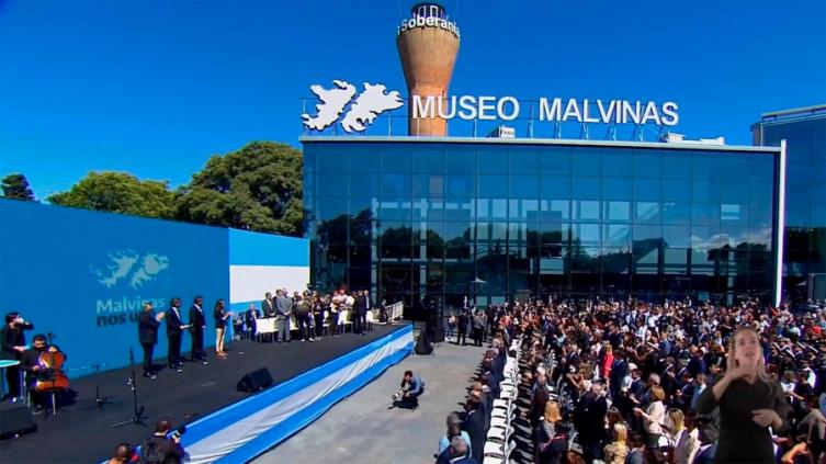 El Gobierno entregó 15 medallas conmemorativas a veteranos y familiares de caídos