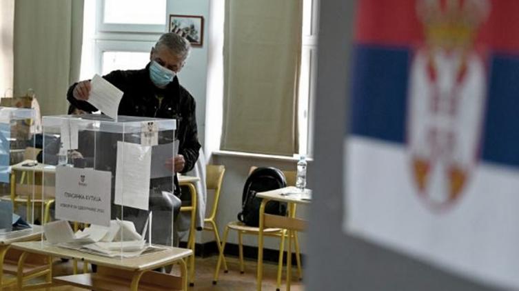 Vucic gana la reelección con el 59% de los votos en los comicios de Serbia