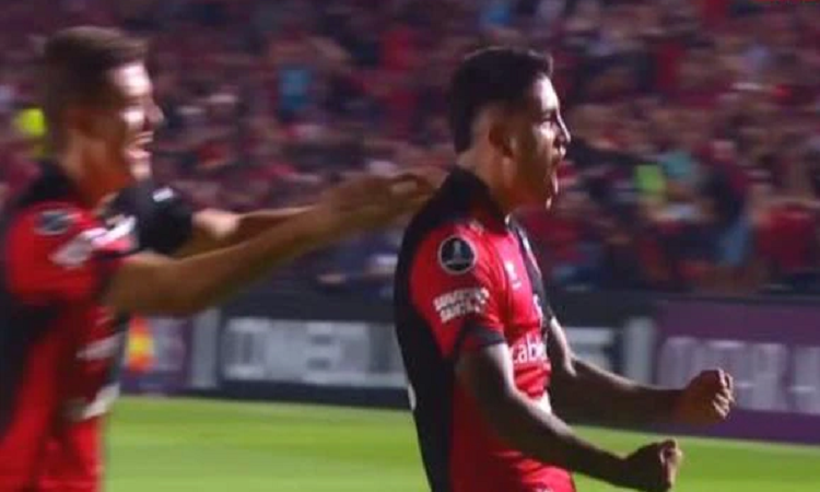 Copa Libertadores: agónico gol de Farías para que Colón derrote 2-1 a Peñarol en su debut