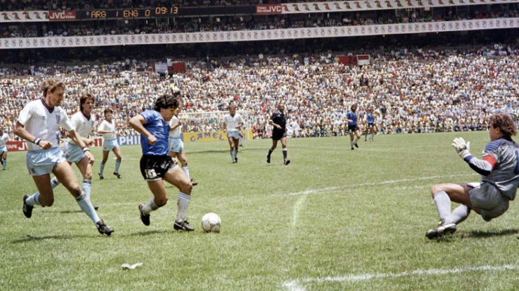 Subastan la camiseta que Diego Maradona usó ante Inglaterra
