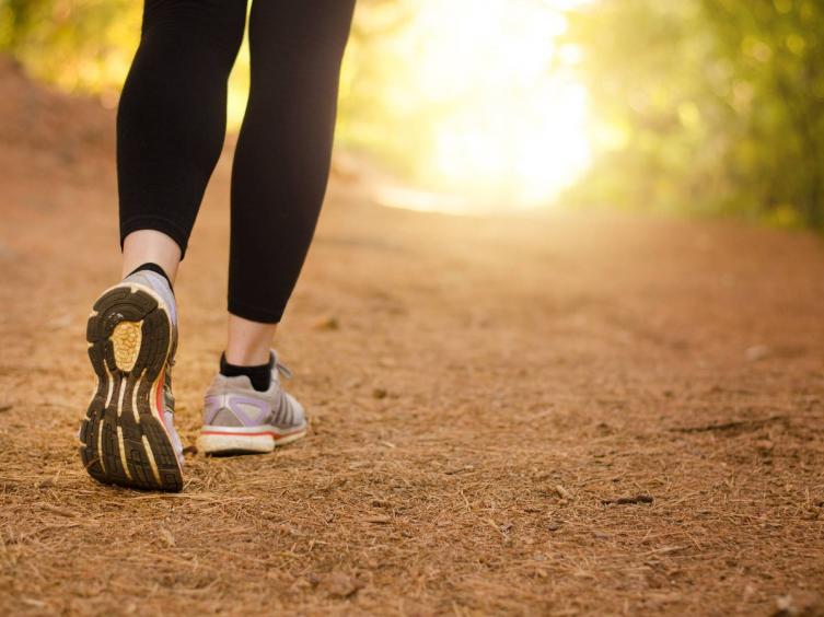 Cuál es la forma más saludable de caminar