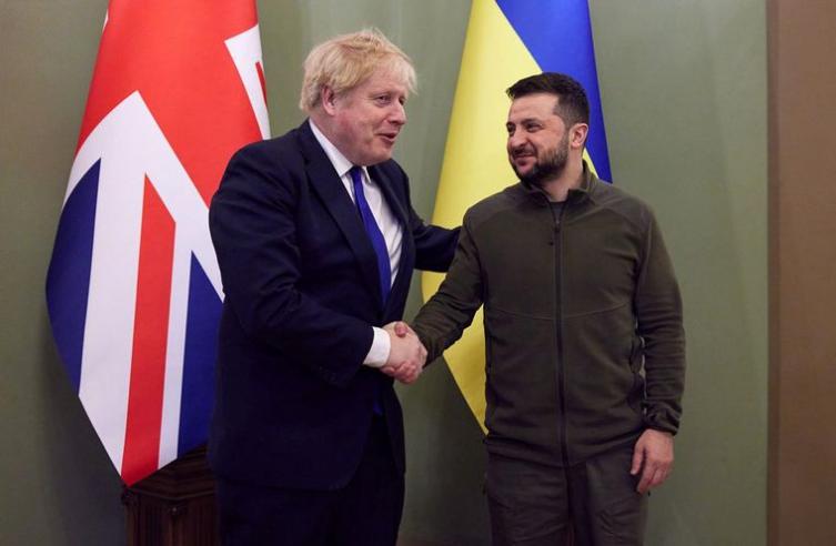 Boris Jonhson visitó a Zelenski y le prometió ayuda militar