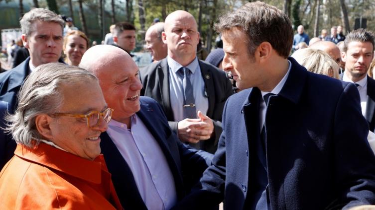 Macron y Le Pen pasan a la segunda vuelta, según los sondeos