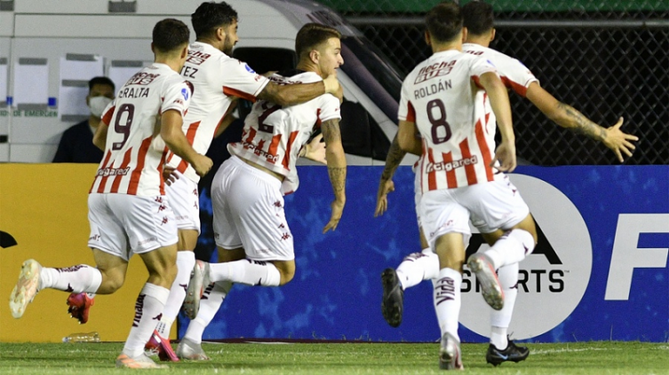 Copa Sudamericana: Unión derrotó 3-1 a Oriente Petrolero y es lider en su grupo 