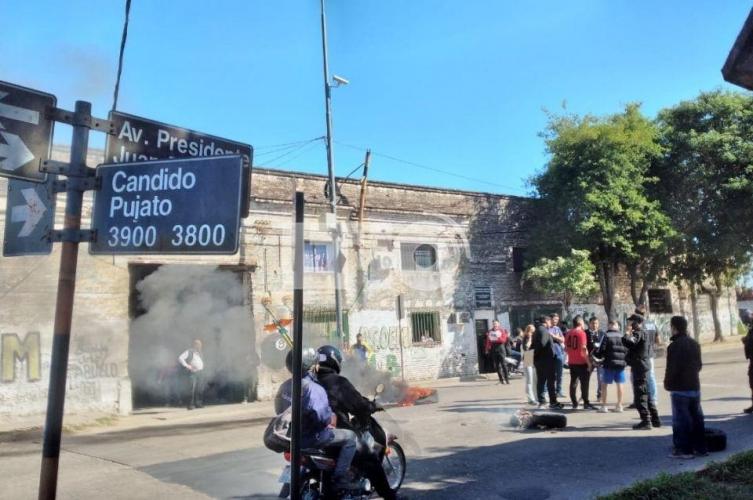 Motociclistas protestaron frente al Corralón Municipal