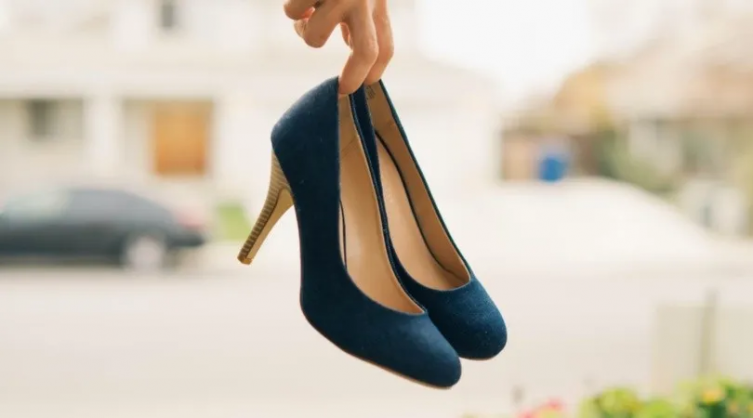 No deberías usar zapatos dentro de tu casa: las razones