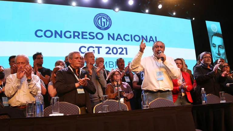 Malestar en la CGT por los salarios: los sindicatos docentes reclaman al Gobierno que se compense la inflación