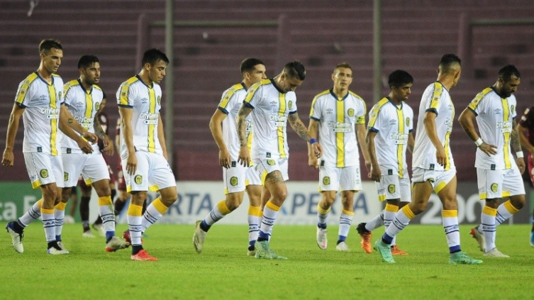 Rosario Central perdió ante Lanús: suma 6 sin victorias