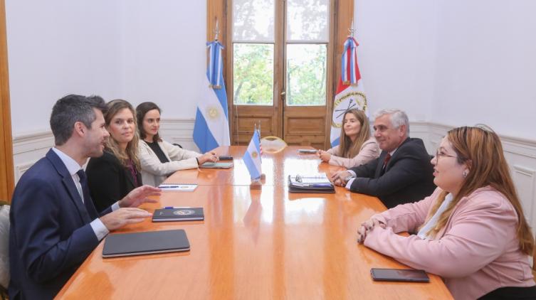 La provincia recibirá asesoramiento de la Embajada de EE.UU. para tratar delitos federales