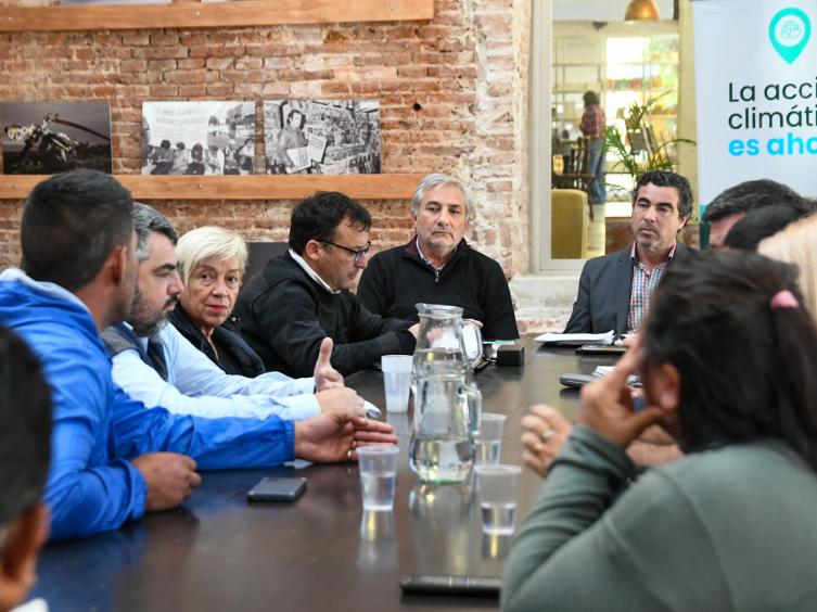 El gobierno de Santa Fe se reunió con representantes de pescadores y frigoríficos