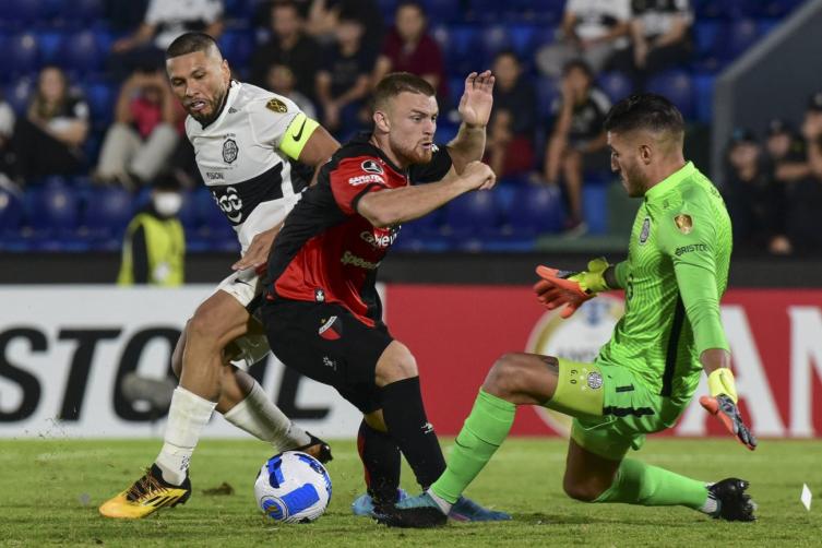 Colón pidió a Conmebol que le den ganado el partido con Olimpia