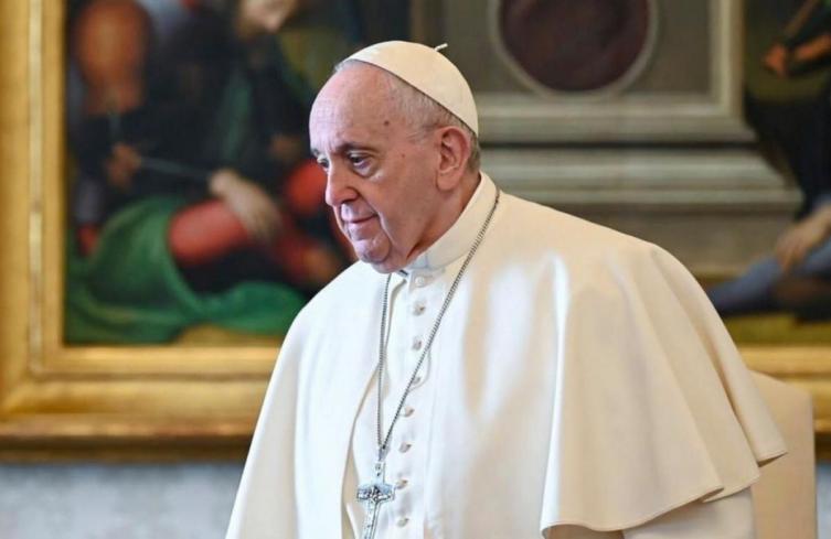 El Papa Francisco admitió que no puede caminar