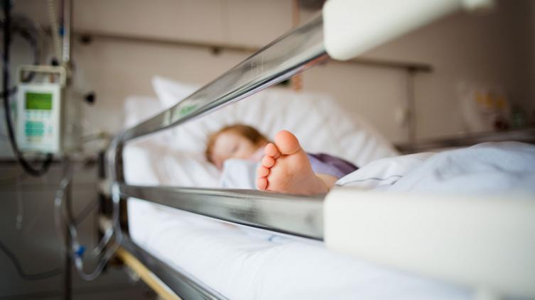 El niño de 8 años internado con una hepatitis aguda va a trasplante