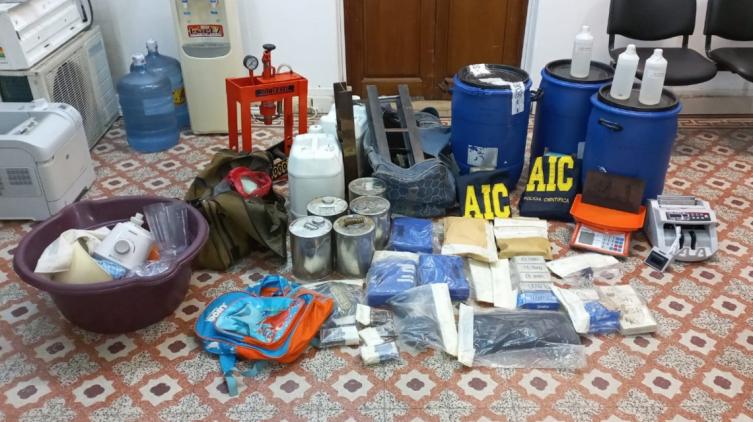 Secuestraron armas y drogas en una causa que investiga amenazas al intendente 