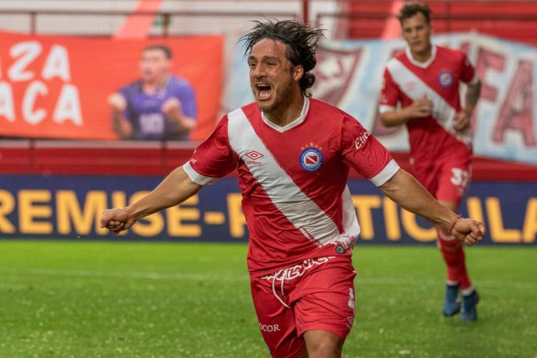 Kevin Mac Allister habría jugado con cinco amarillas ante Unión