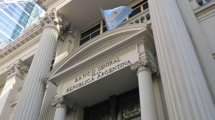 El Banco Central volvió a subir la tasa de interés de los plazos fijos