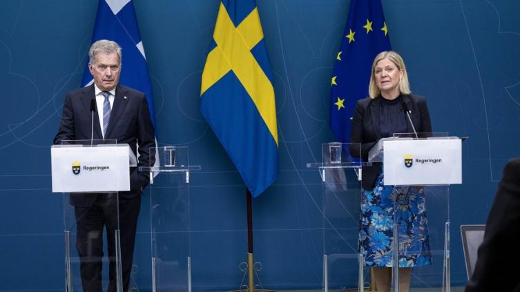 Finlandia y Suecia presentaron sus pedidos de adhesión a la OTAN