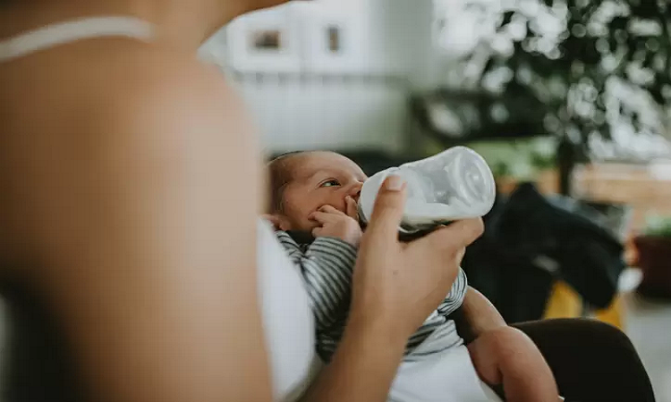 Escasez de fórmula para bebés: qué pueden hacer los padres