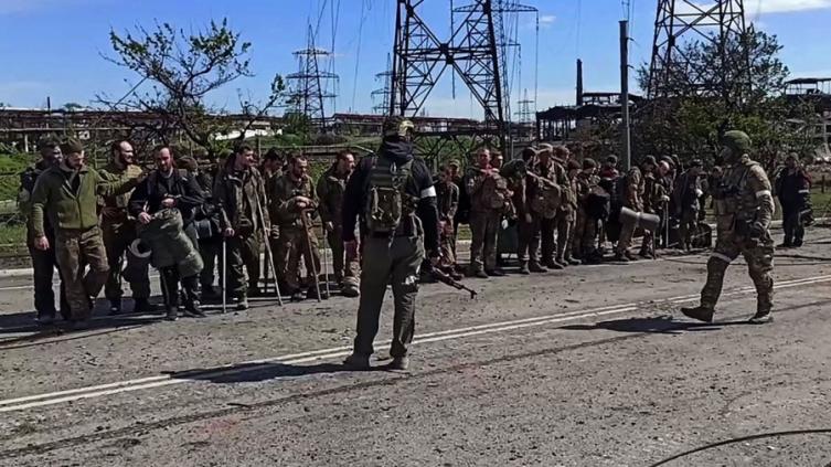 Más de 1.900 militares ucranianos de Azovstal se rindieron a las fuerzas rusas