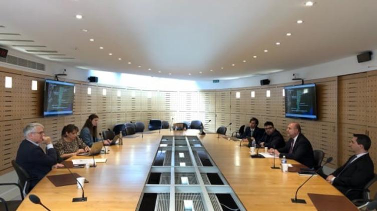 Perotti se reunió con instituciones francesas por seguridad y financiamiento