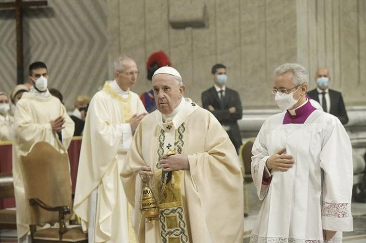 Francisco convoca a una reunión mundial de cardenales para reflexionar sobre la nueva Constitución