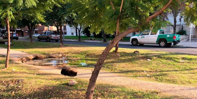 Otra vez un socavón en Bulevar y Urquiza