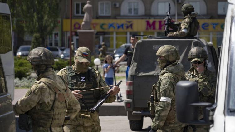 Un tribunal condenó a prisión a otros dos soldados rusos por crímenes de guerra