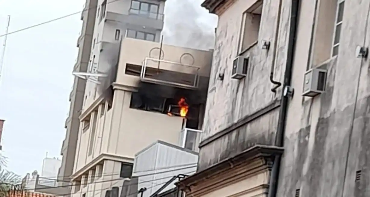 Controlaron un incendio en el edificio del rectorado de la UNL